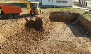 Рытье котлованов под фундамент в Сатке – цена от 2624 руб. за м3 | 2Землекопа-Стк