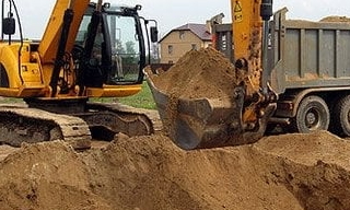Выкопать яму экскаватором в Сатке от 945 руб. - 2Землекопа-Стк